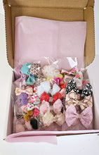 Load image into Gallery viewer, 50pcs  Hair Bow Box on Elastic
