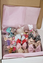 Load image into Gallery viewer, 50pcs  Hair Bow Box on Elastic
